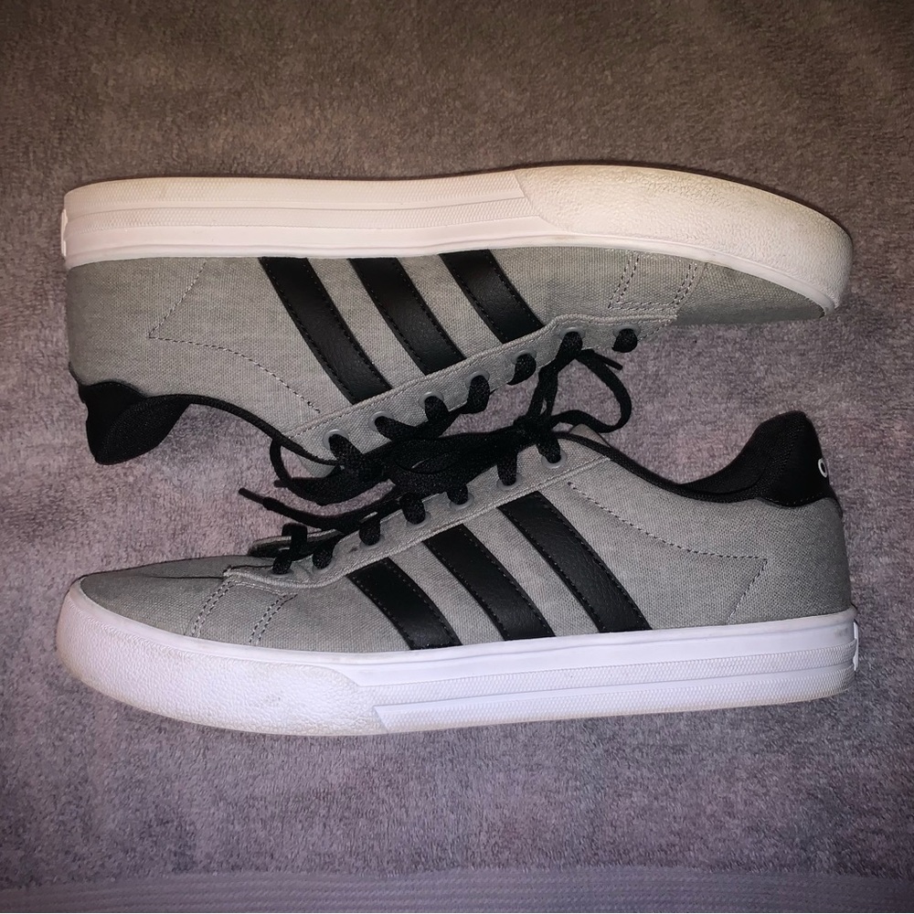 Adidas Men's Gray and Black Sneakers size 8.5